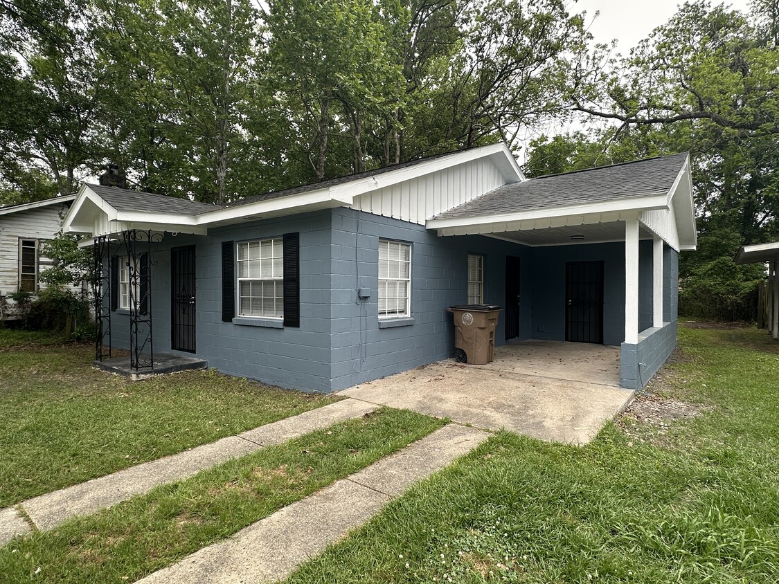 Primary Photo - 1207 Bay Ave