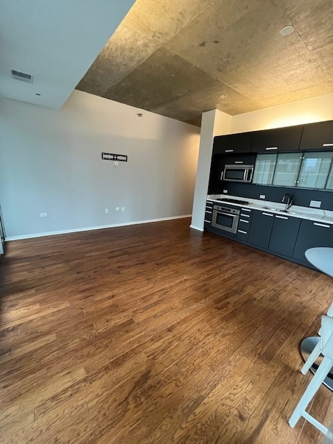 Building Photo - 550 N Saint Clair St