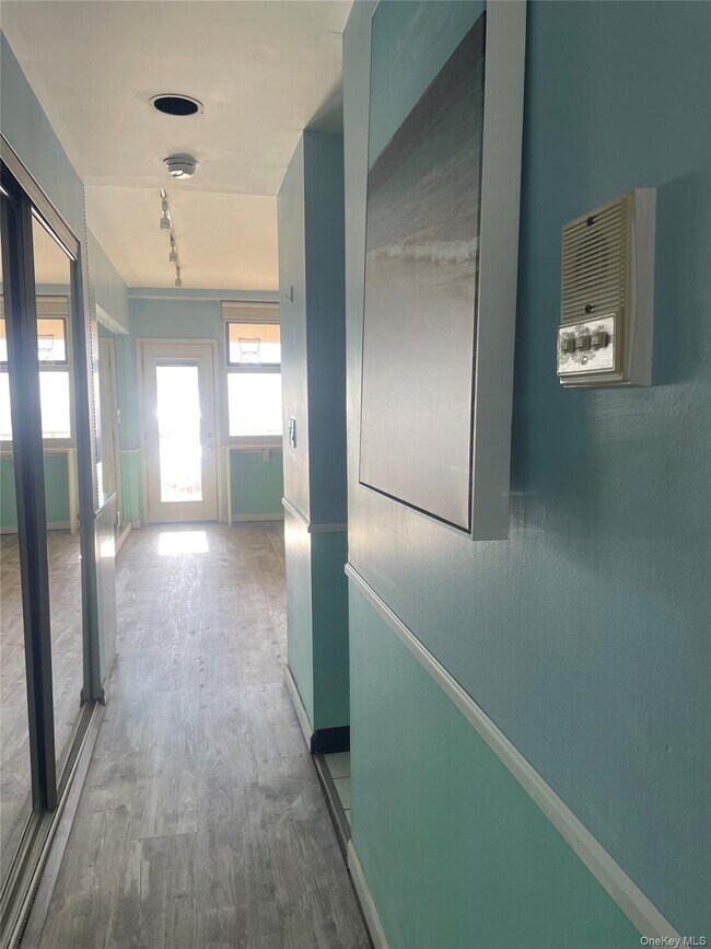 Foto del edificio - 250 Shore Rd