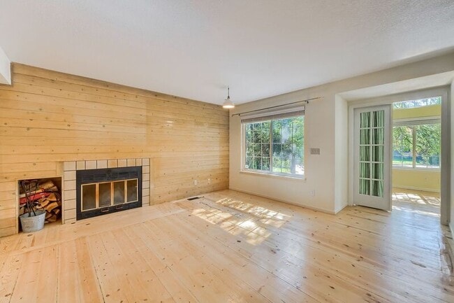Building Photo - 6036 Gunbarrel Ave