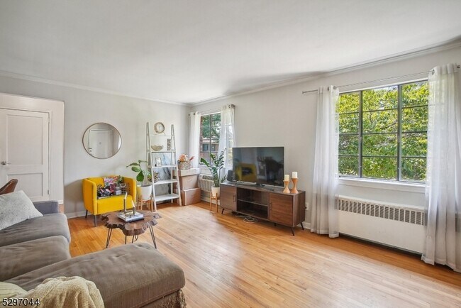 Foto del edificio - 93 Troy Dr