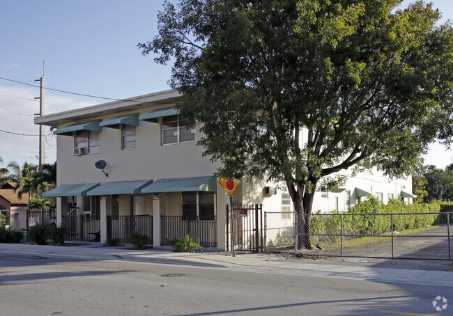 Building Photo - 6647 SW 59th Pl