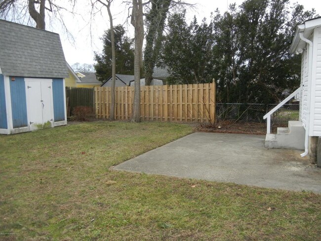 Building Photo - 613 Redmond Ave