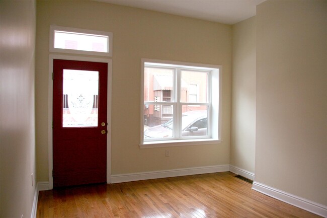 Living Room - Front Entrance - 170 42nd St