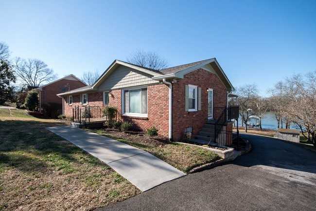 Building Photo - LAKEFRONT 3BR/2BA near Gallatin Marina