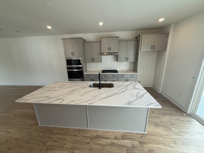 Building Photo - 15390 Oasis Sun Aly