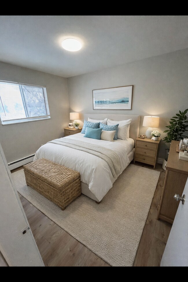 Building Photo - 10660 E Holly Rd