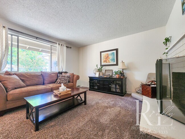 Foto del edificio - Earthy Warm and Inviting 3-Bd Rambler