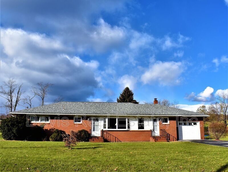 Primary Photo - 773 Snydertown Rd