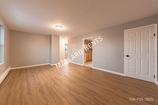 Building Photo - Massive All-brick Ranch Home on spacious l...