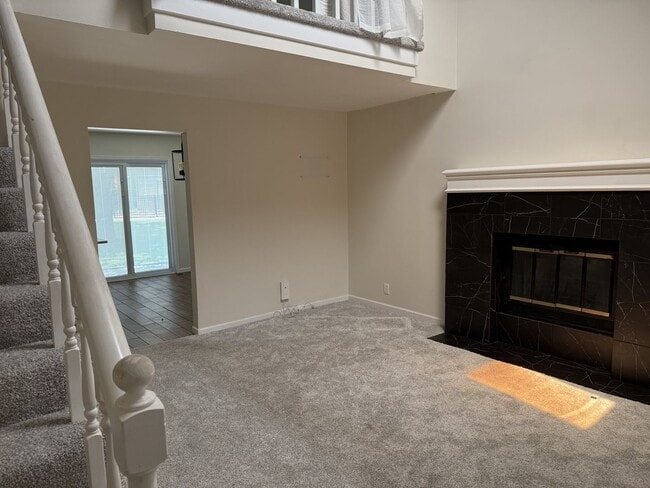 Building Photo - SEE IT NOW: Updated 3-Bed, 2-Bath Home in ...