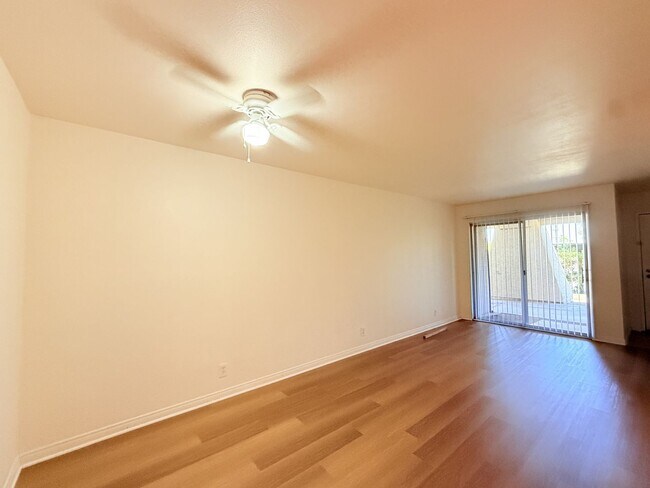 Foto del edificio - 2857 N Los Felices Rd