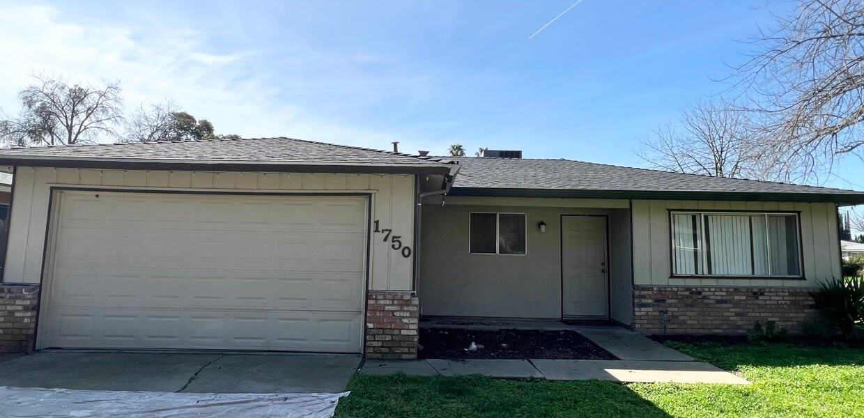 Building Photo - Merced: $1800 3 bedroom / 2 bath House sin...