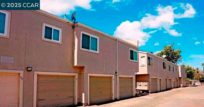 Foto del edificio - 3712 Willow Pass Rd