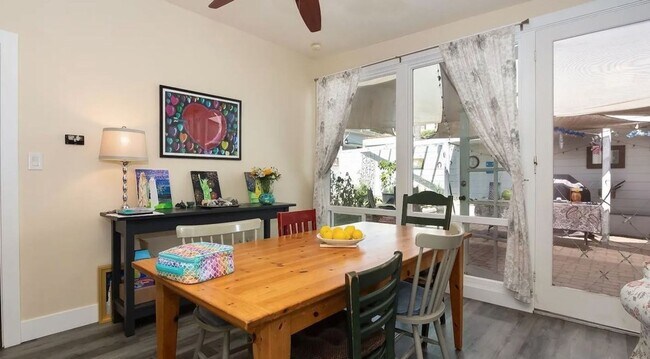 Building Photo - **AVAILABLE NOW | SCPACIOUS 3 BEDROOM 2 BA...