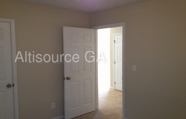 Building Photo - 225 Apple Valley Rd