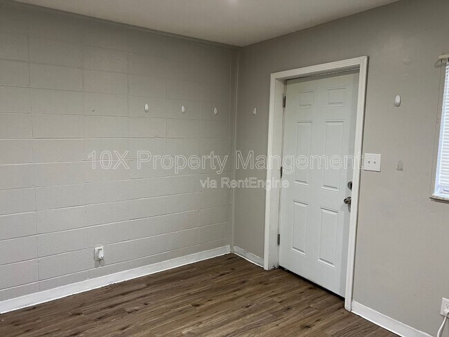 Foto del edificio - 317 Clarendon Ave