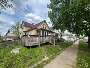 Building Photo - 501 13th Ave