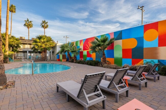 Building Photo - 1333 E Thomas Rd