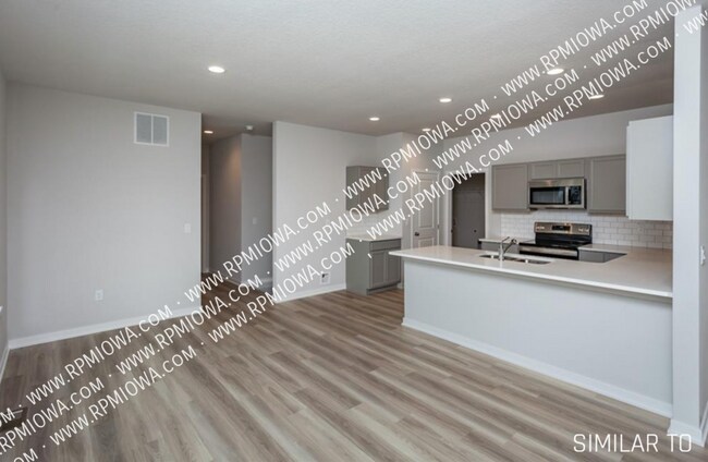 Building Photo - CHARMING TOWNHOME! 3 Bedrooms and 3 Bathro...