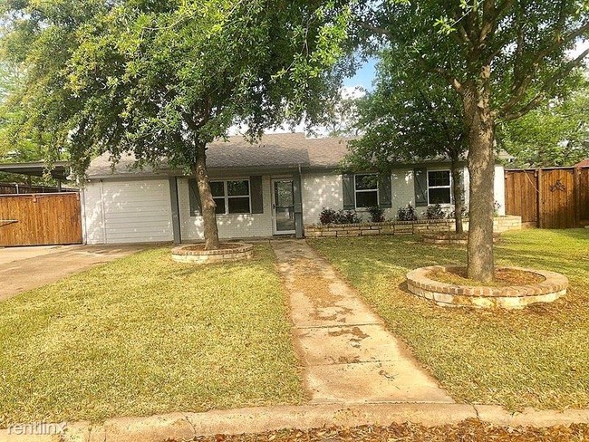 Building Photo - 330 N Waverly Dr
