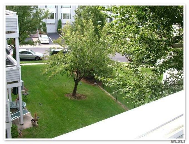 Building Photo - 241-11 Oak Park Dr