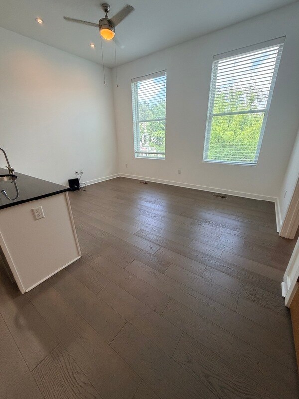 Foto del edificio - 327 N 24th St