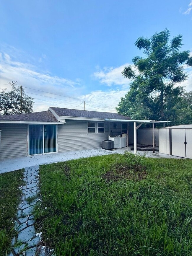 Foto del edificio - Dual Living Delight in the Heart of Lakeland!