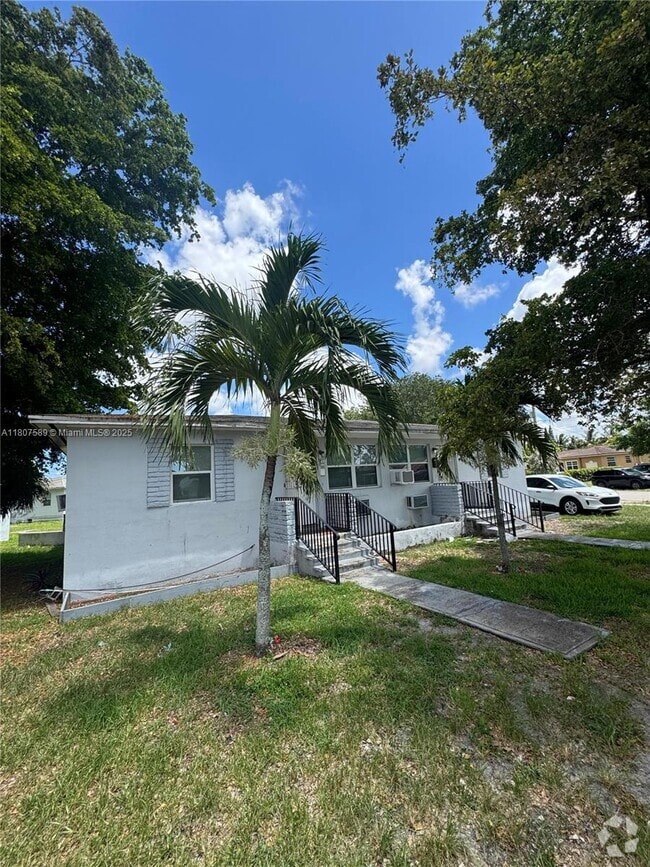 Building Photo - 1400 NW 95th St