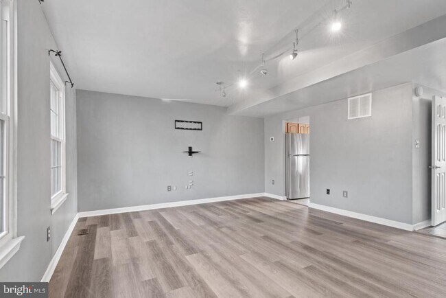 Foto del edificio - 6234 Ducketts Ln