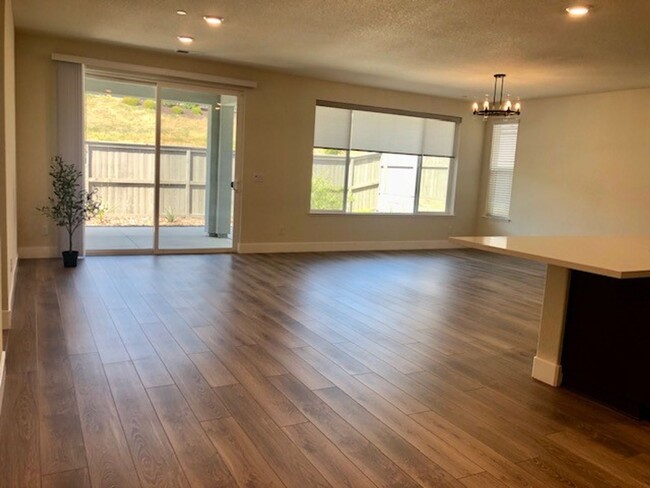 Foto del edificio - Beautiful 3-Bedroom Home in Russell Ranch ...