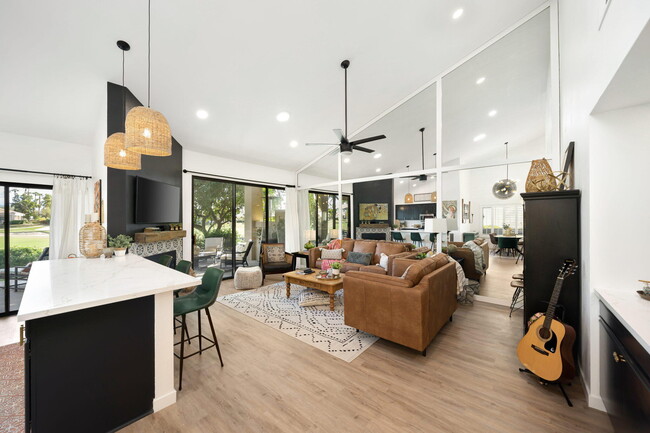 Foto del edificio - 54648 Shoal Creek