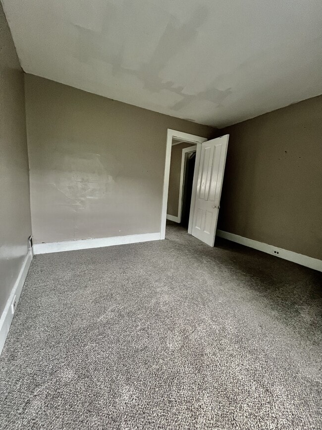 Building Photo - 412 N Martin St