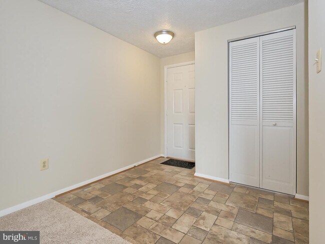 Building Photo - 750 Heather Ridge Dr