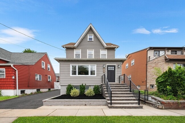 Building Photo - 725 4th St