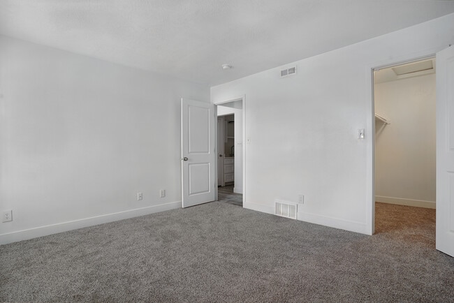 Building Photo - The Village at Raintree