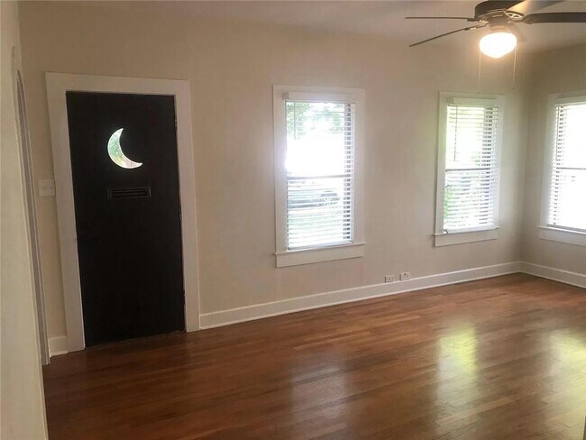 Foto del edificio - 905 E 38th St
