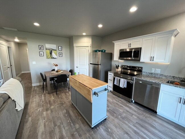 Building Photo - 7899 N Bristlecone Rd