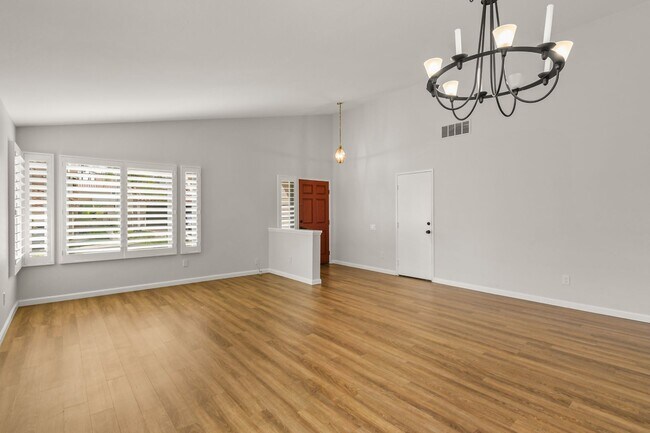 Foto del edificio - Beautiful 4BR Single-Story Home with Solar in Summercreek