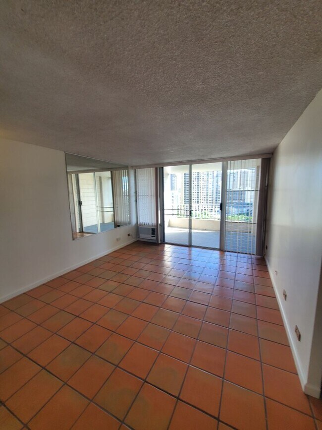 Foto del edificio - Spacious, pet friendly, Summer Palace unit...