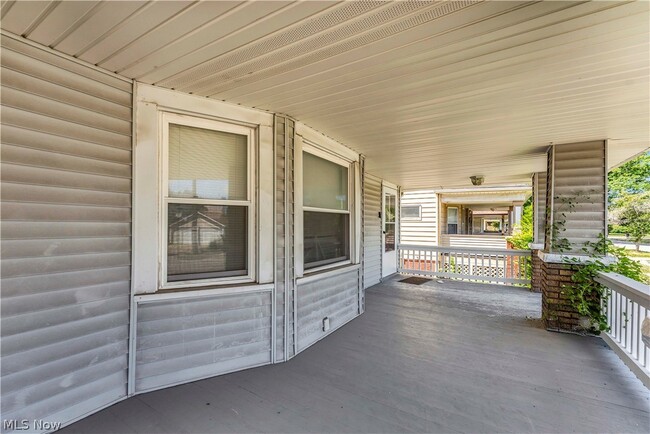 Building Photo - 10103 Almira Ave