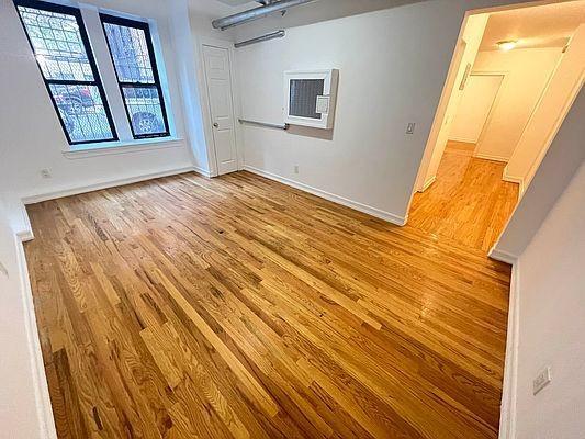 Foto del edificio - 2 bedroom in BRONX NY 10452