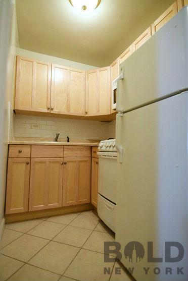 Building Photo - 230 E 44th St