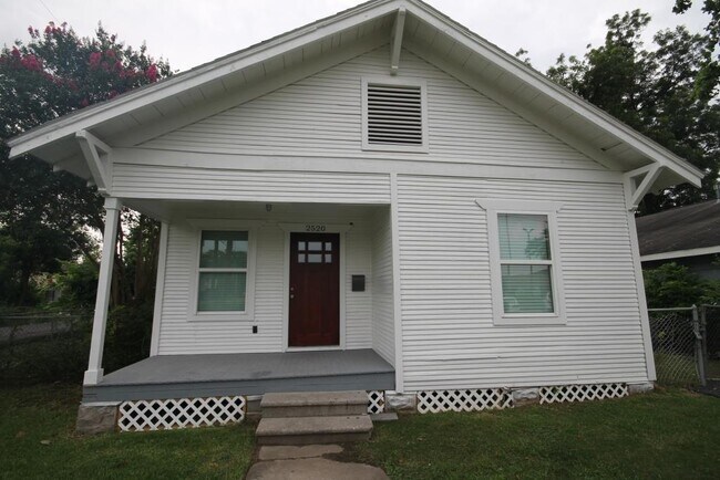 Building Photo - 2520 Cochran St