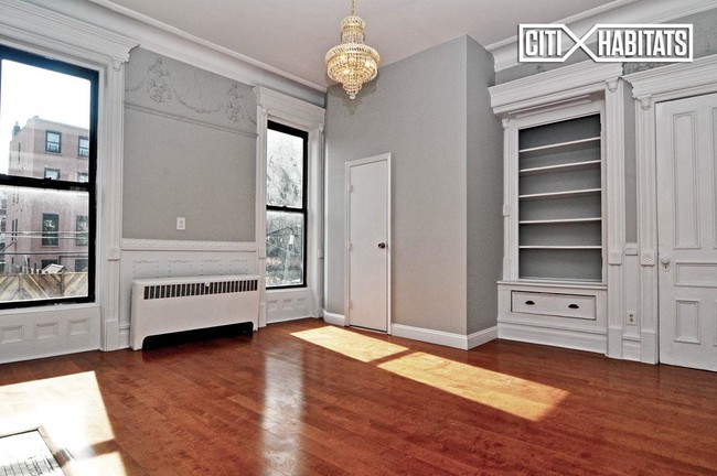 Building Photo - 788 Putnam Ave