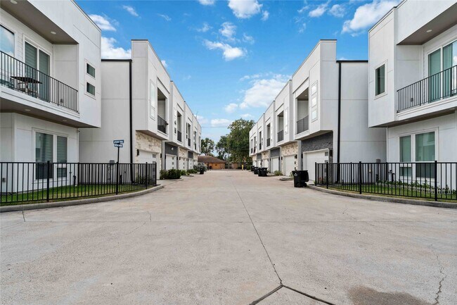 Foto del edificio - 4515 Whitney Pkwy