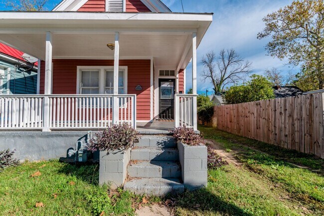 Foto del edificio - 1 bed/1 bath house for rent close to Downtown Augusta, with off-street parking!