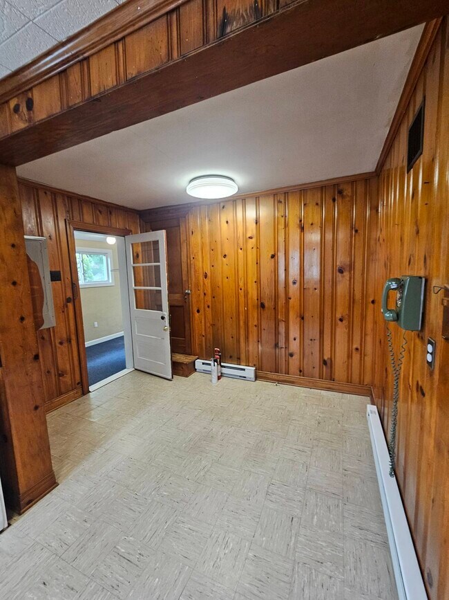 Building Photo - 100 Killarney Rd