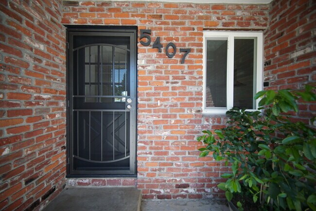 Foto del edificio - Beautifully remodeled 3 bedroom, 2 bathroo...