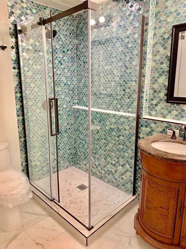 Shower - 322 21st Ave